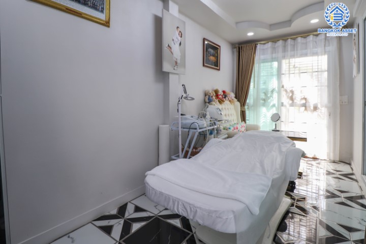 *****บ้านแฝดมือสอง ม.เพอร์เฟคพาร์ค แจ้งวัฒนะ-ปากเกร็ด เนื้อที่ 39 ตร.ว. ฟังก์ชัน 3 ห้องนอน 3 ห้องน้ำ จอดรถได้ 2 คัน รองรับทุกการอยู่อาศัย แถมฟรีทันที แอร์ 5 เครื่อง เครื่องทำน้ำอุ่น 1 เครื่อง และเครื่องดูดควัน 1 เครื่อง บนทำเลศักยภาพ ใกล้เซ็นทรัลแจ้งวัฒนะ รถไฟฟ้าสายสีชมพู "สถานีปากเกร็ด" และเชื่อมสู่แจ้งวัฒนะและทางด่วน เพียง 5 นาที